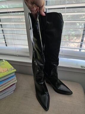 Women's Black Knee-High Pointed Toe Boots Used Excellent Condition